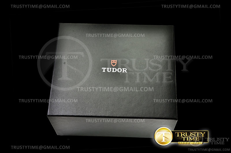 TUDBOX001 - Tudor Box Set with Card 1:1 2019 Version
