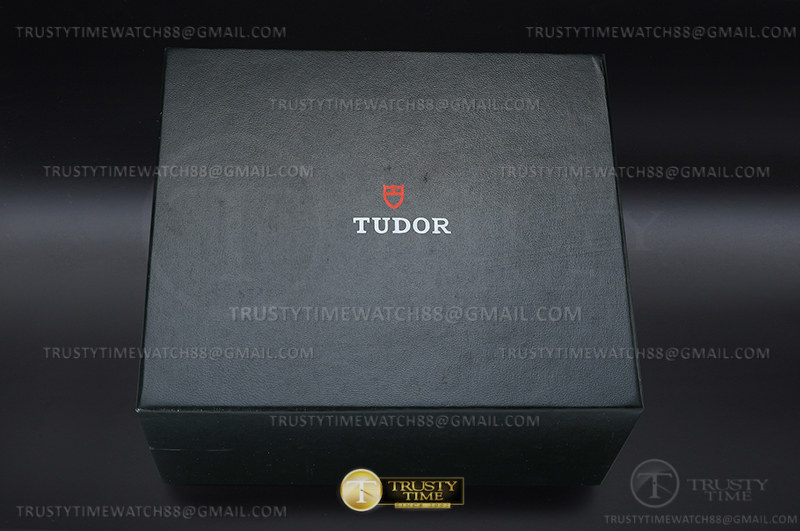 TUDBOX002 - Tudor Box Set with Card